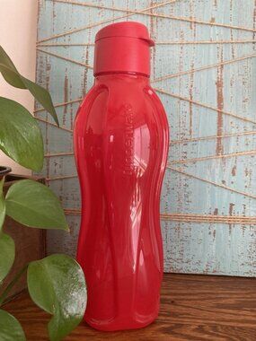 Tupperware Large Eco Water Bottle Red 1L/34oz with Flip Lid NEW
